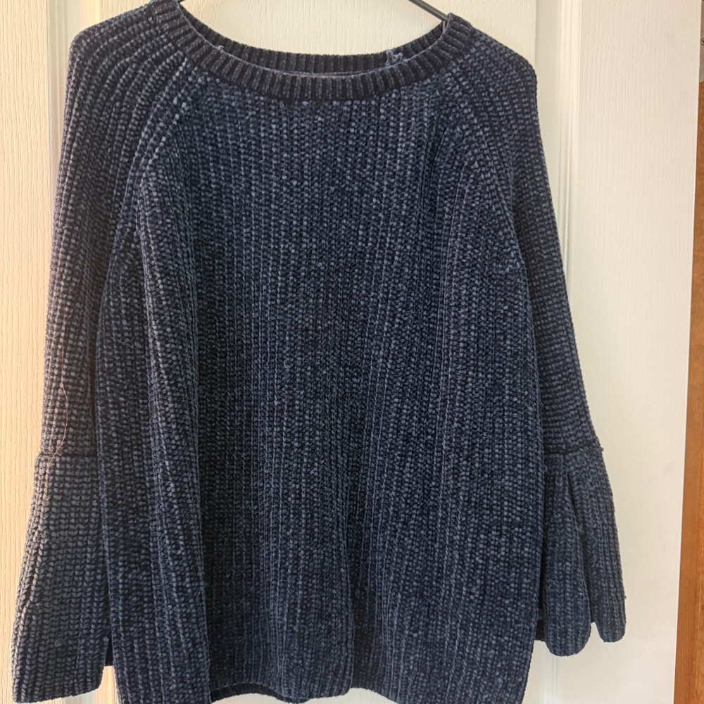 Women’s Navy Chenille Sweater Large